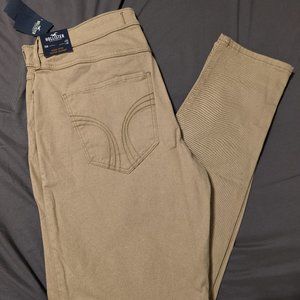NWT - Size 15 - Regular - 32 x 30 - Hollister - High-Rise - Super Skinny